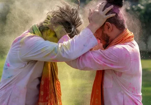 Holi-Farben im Gesicht - Sternenstaub, so bunt wie das Web mit HTML & CSS